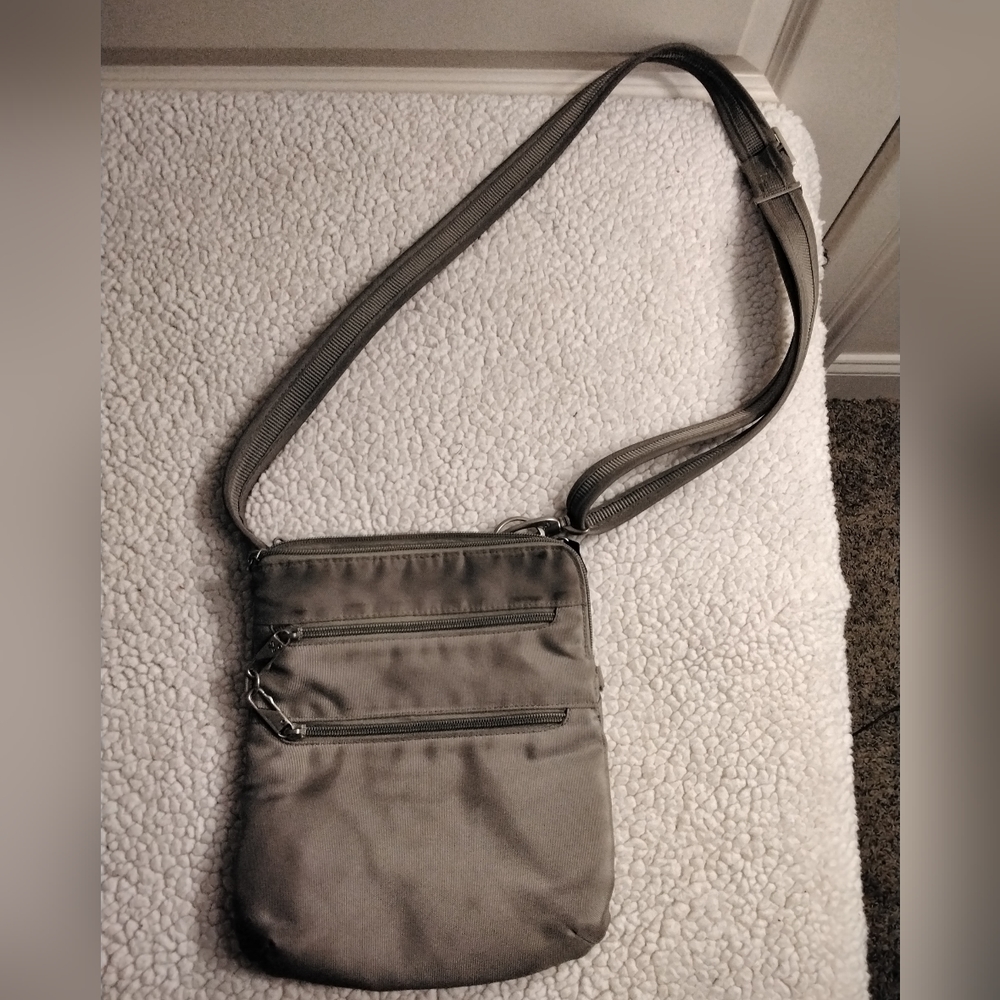 Travelon crossbody bag
